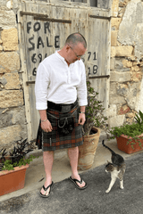 Traditional Great Kilt for men in tartan fabric – Scottish Highland outfit